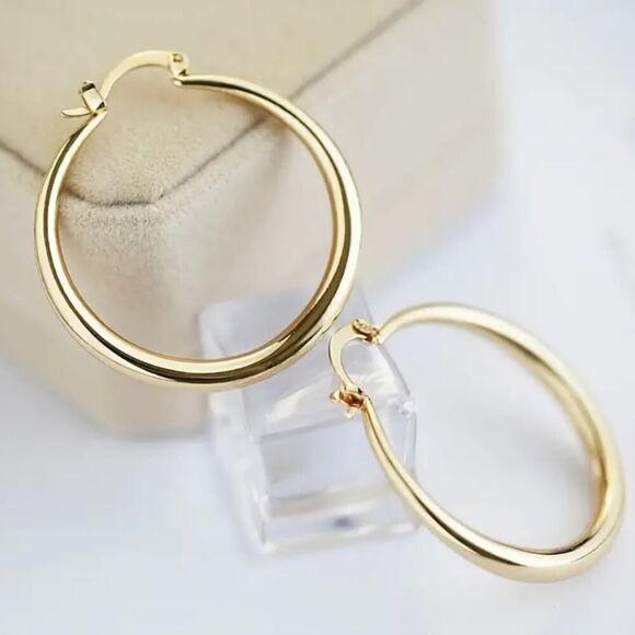 18K Gold Plated Round Hoop Earrings Simple and Elegant Style - Picture 3 of 3